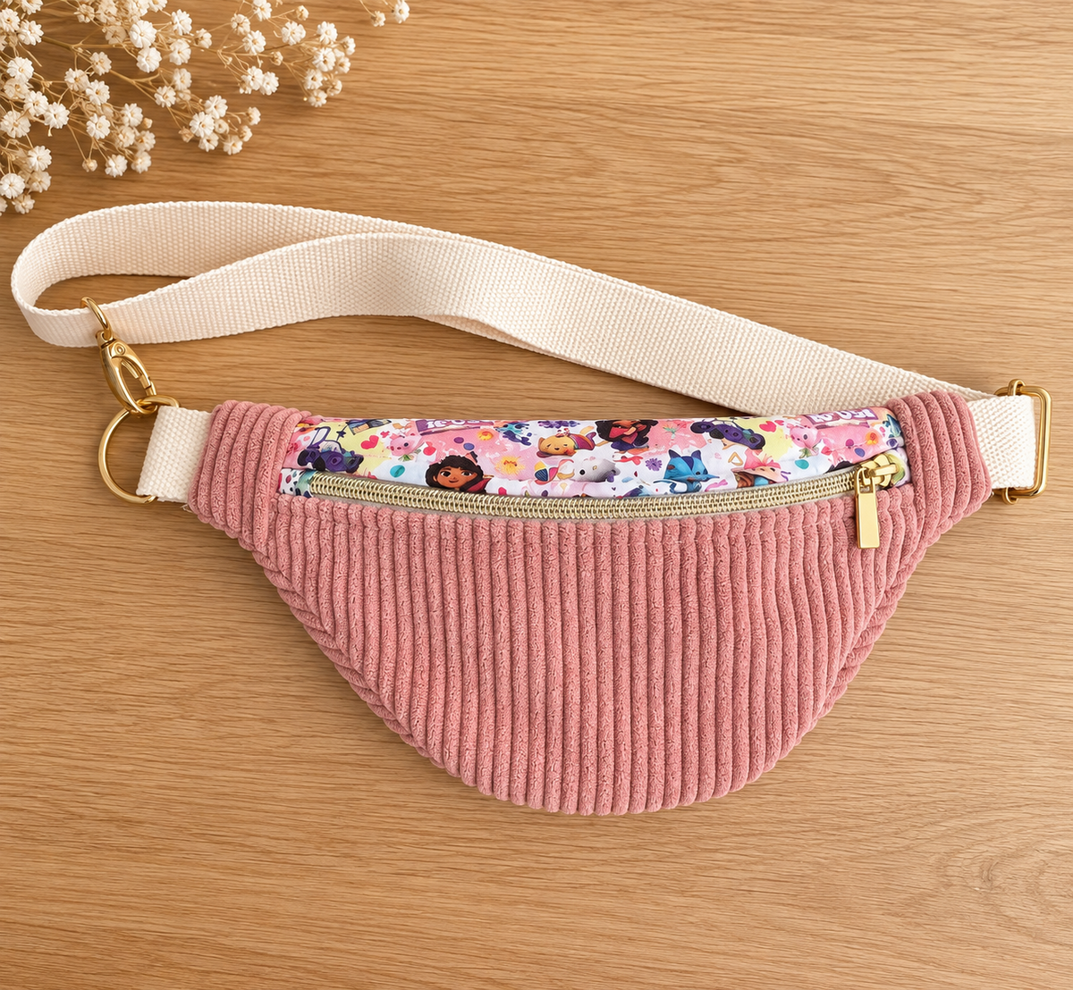 Banane bandoulière enfant Gabby Chat en velours rose poudré