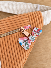 Banane enfant Marta en velours orange clair détail