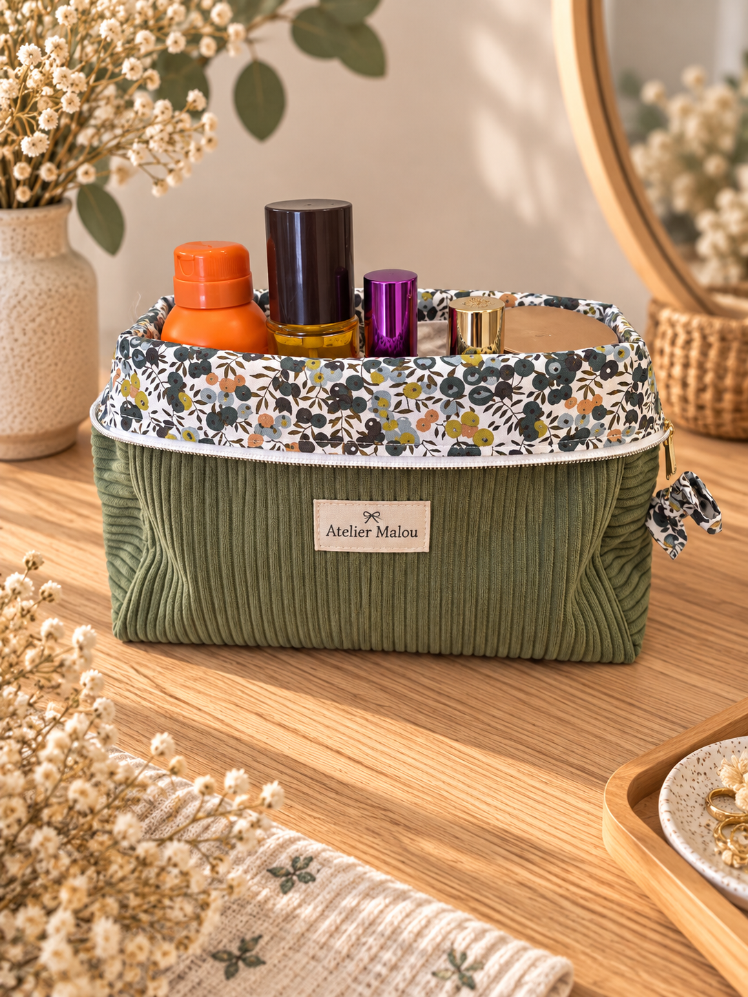 Trousse de toilette Fleurs des champs en velours vert, intérieur fleuri