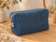 Trousse de toilette Jardin d’été en velours bleu, vue de face