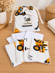 Lingettes lavables Chantier en éponge de bambou avec leur petit sac aux motifs engins de chantier