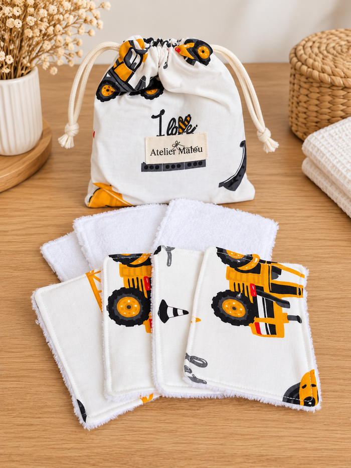 Lingettes lavables Chantier en éponge de bambou avec leur petit sac aux motifs engins de chantier