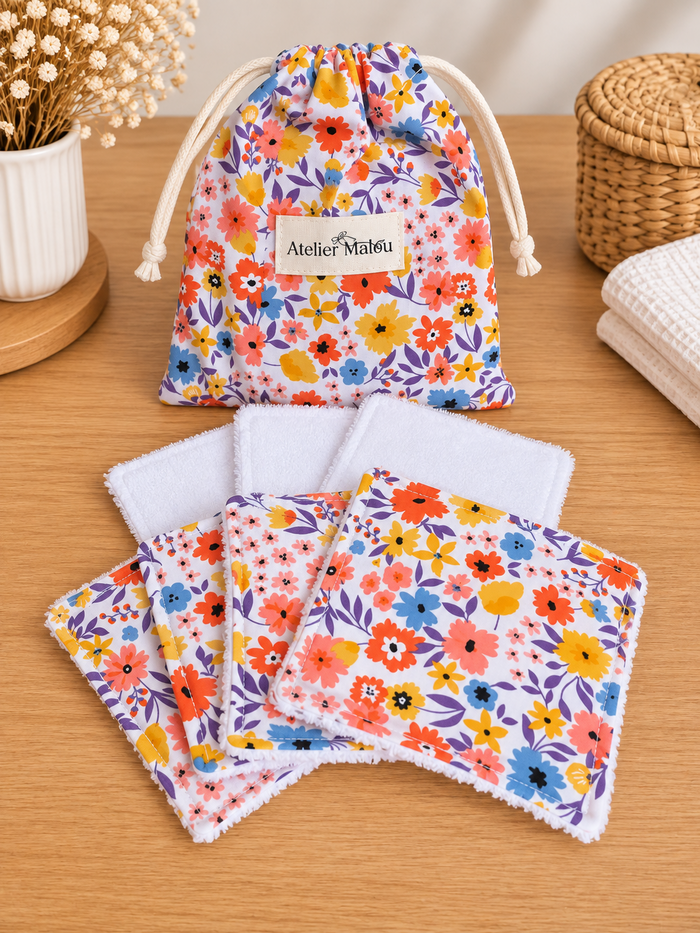 Lingettes lavables en éponge de bambou avec leur petit sac fleuri