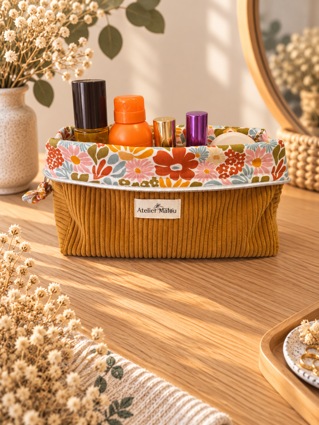 Trousse de toilette Pâquerettes en velours moutarde, intérieur fleuri