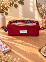 Petite trousse Groseilles en velours rouge, vue fermée