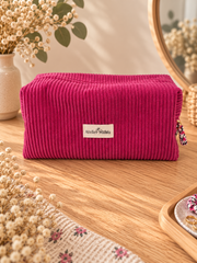 Trousse de toilette Plume en velours rose fuchsia, vue de face