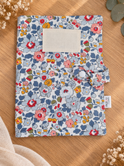 Détail du protège carnet de santé Blue Garden