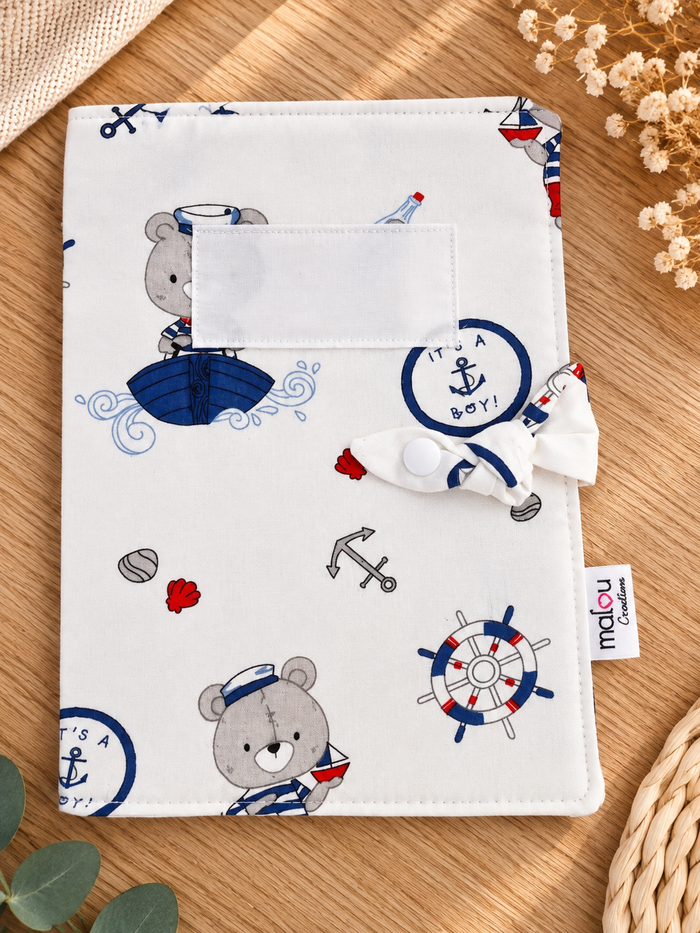 Détail du protège carnet de santé Marin