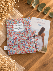 Pochette pour livre ou liseuse Thé chaud & mots doux, motif floral, avec livre